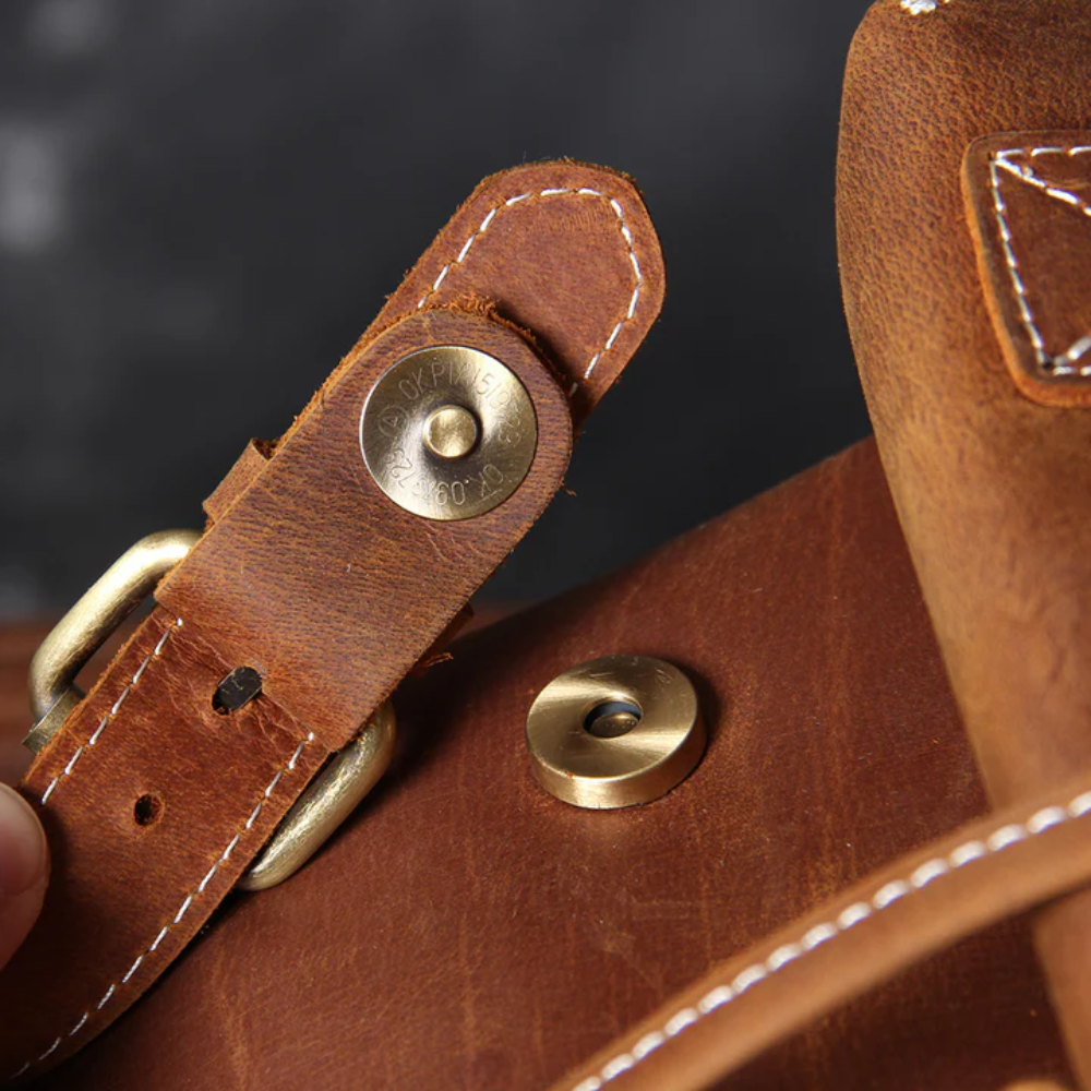 CADIZ - Leather Knapsack